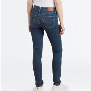 Levi’s 311 Shaping Jeans